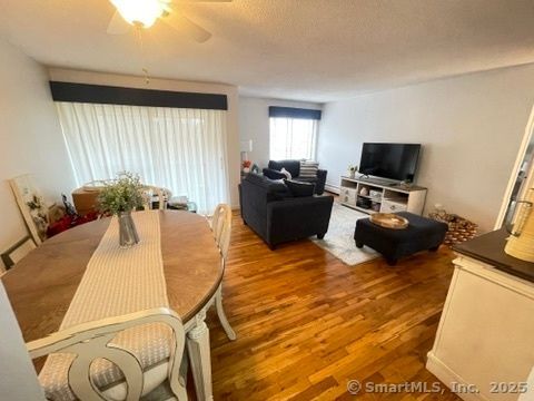 Foto del edificio - 963 High Path Rd