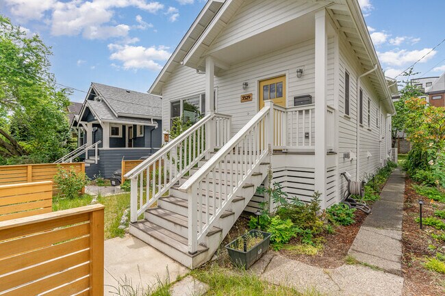 Foto del edificio - 3529 Burke Ave N