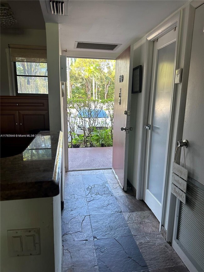 Foto del edificio - 3301 N Country Club Dr