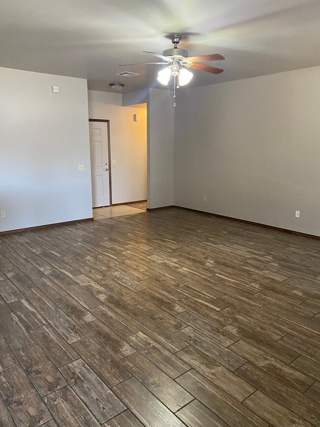 Building Photo - 113 N Shannon Way