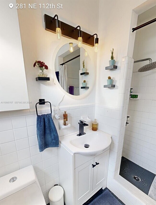Foto del edificio - Northeast 112th Street, Miami, FL 33161 - 3 BR 2 BA single-family home