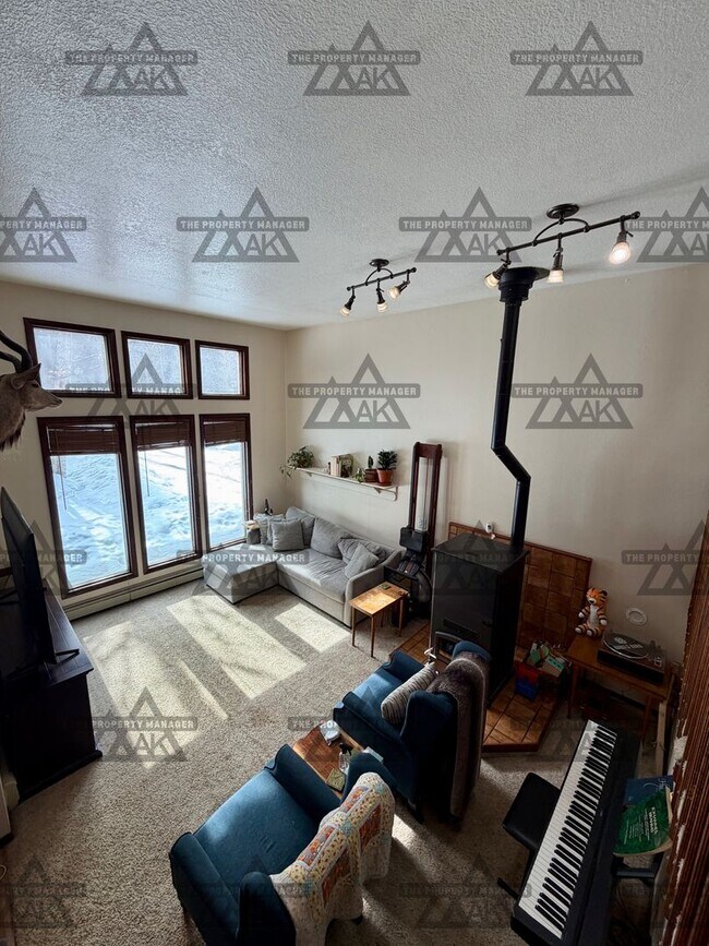 Foto del edificio - Spacious North Pole Home | 3 Bed, 2 Bath | Fenced Yard + Pet Friendly