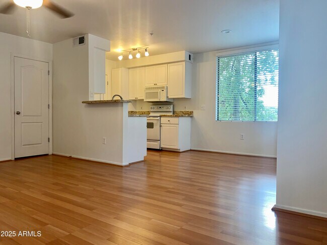 Foto del edificio - 1701 E Colter St