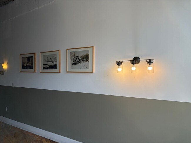 Foto del edificio - Sleek Manhattan Style Urban Condo Now Available in Byrne Lofts