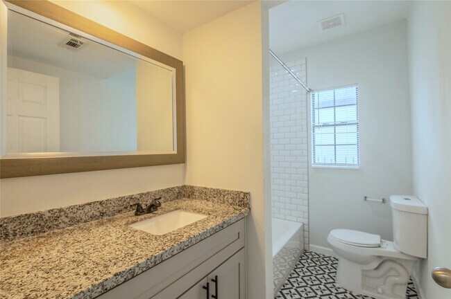 Foto del edificio - 2319 Rosewood St