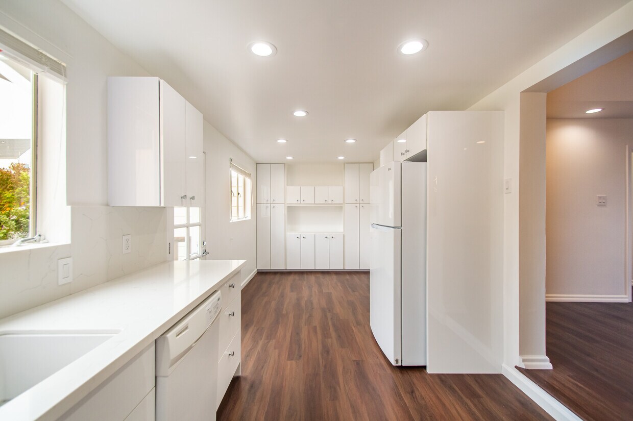 Primary Photo - 224 27th St