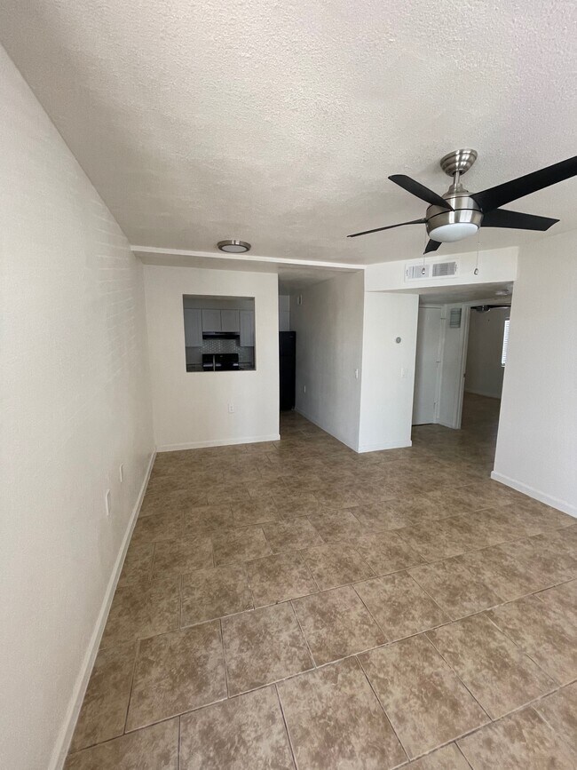 Building Photo - Juniper Canyon