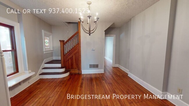 Foto del edificio - Updated 3 bedroom, 1.5 full bath duplex wi...