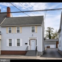 Building Photo - 276 E Broadway