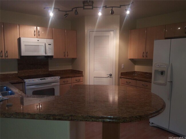 Building Photo - 1 week FREE RENT!!