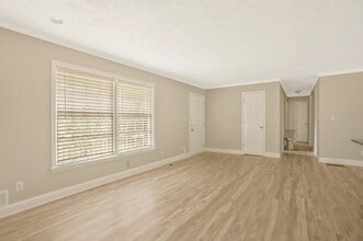 Building Photo - 3245 Tulip Dr