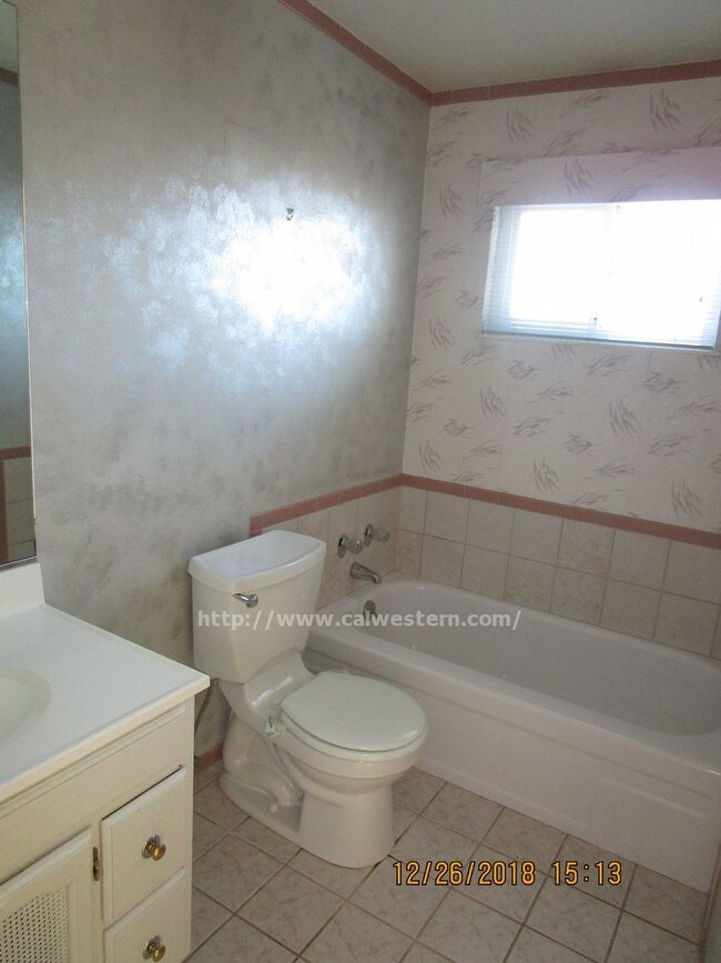 Building Photo - 2607 Loomis Dr