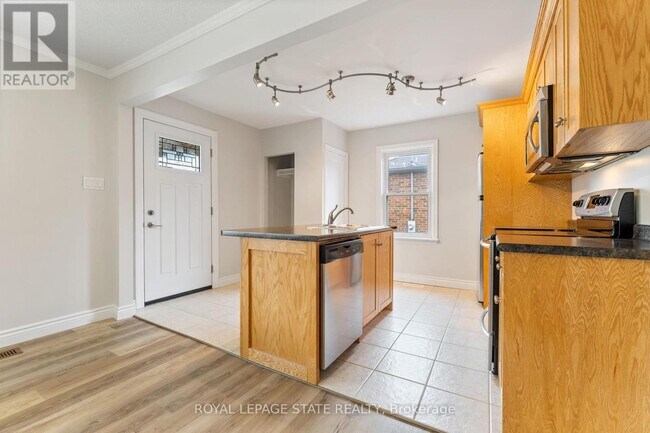 Photo du bâtiment - 65 E 11th St