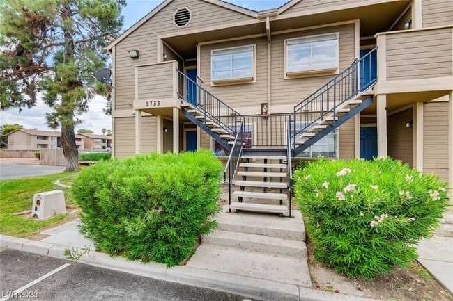 Building Photo - 2755 Jennydiane Dr