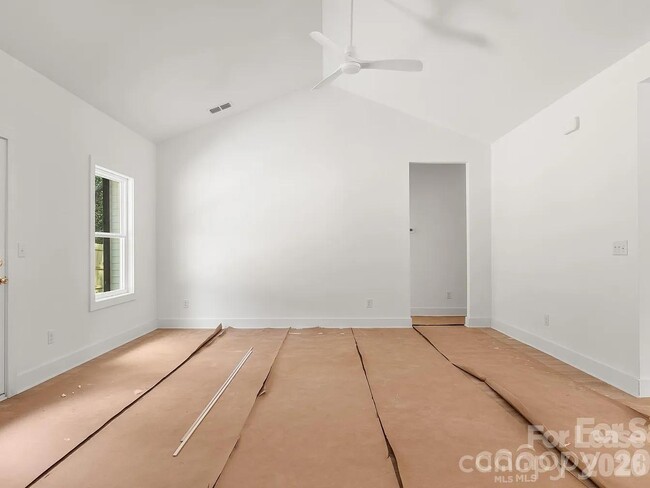 Building Photo - 812 Winding Brook Rd