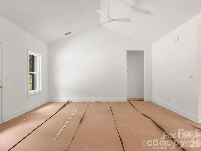 Foto del edificio - 812 Winding Brook Rd