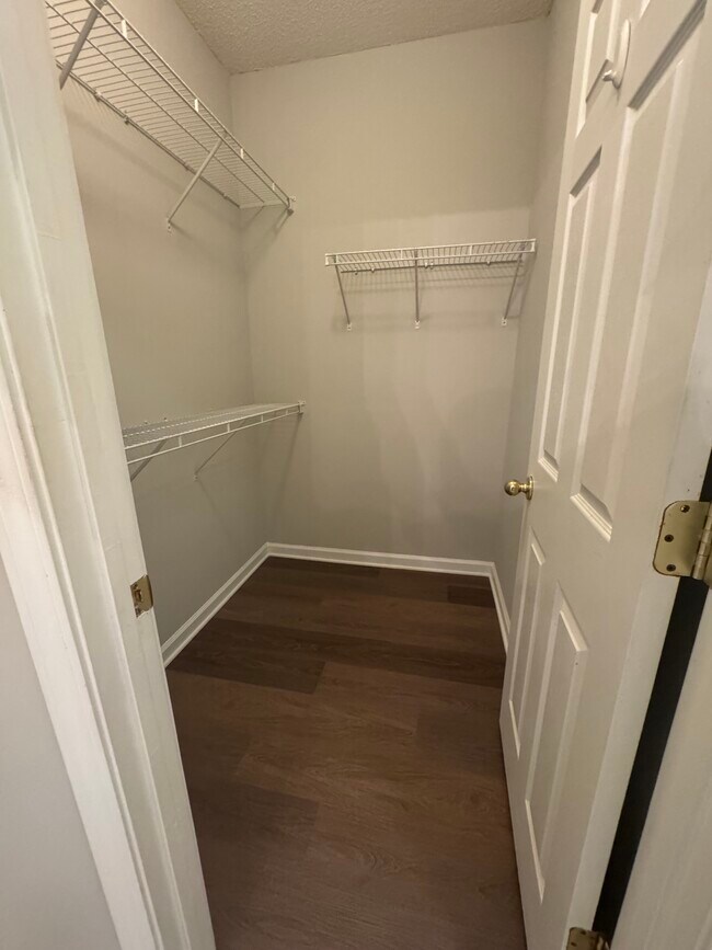 Foto del edificio - 6118 Woodland Ln