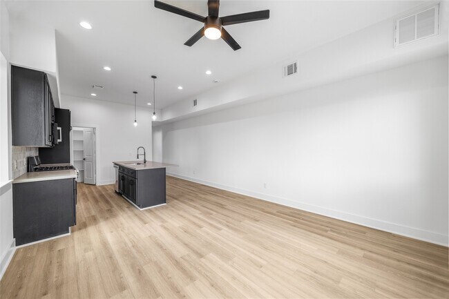 Foto del edificio - 7901 Cora St