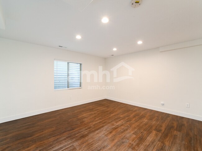 Building Photo - 1848 E American Way Unit 13