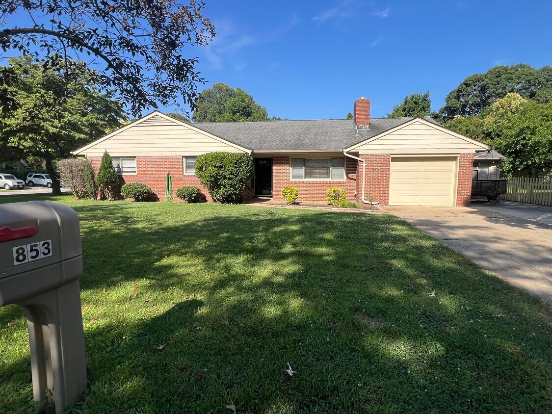Foto principal - 853 Deary Ln