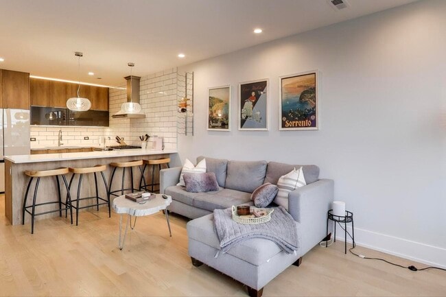 Foto del edificio - 3320 N Narragansett Ave