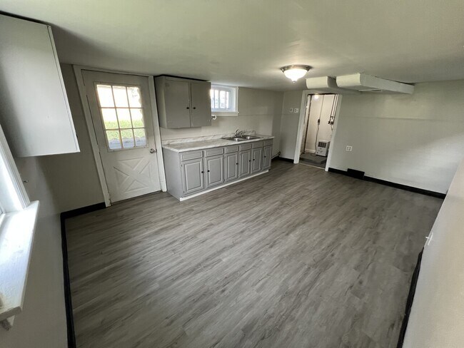 Building Photo - 507 Hazel ave
