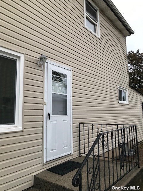 Building Photo - 28 Evelyn Ave
