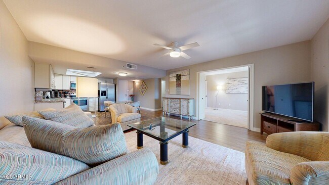 Foto del edificio - 7950 E Camelback Rd