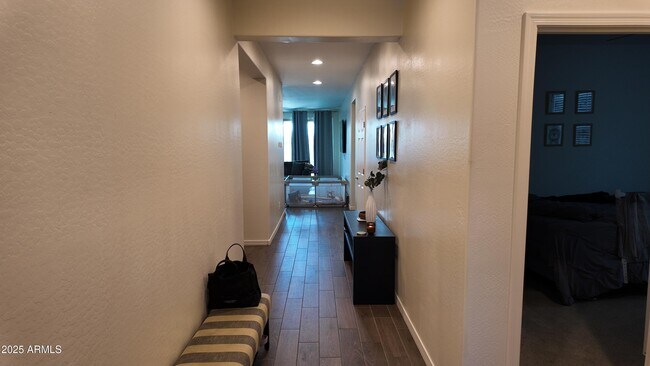 Foto del edificio - 532 S 199th Dr