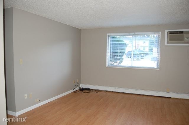 Building Photo - 2 br, 1 bath  - 902 N Dodge St Apt A5