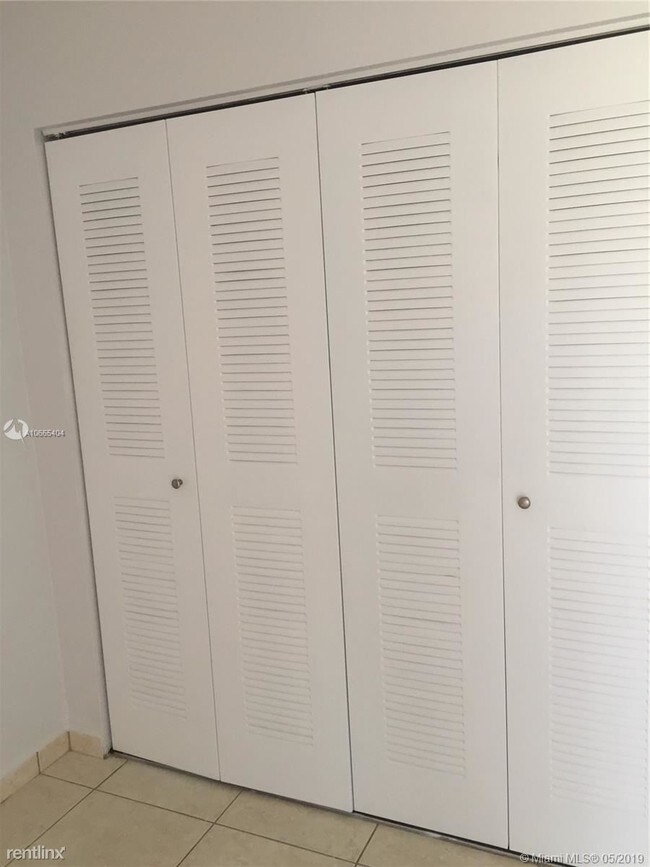 Building Photo - 3 br, 2 bath  - Casa Real Condo