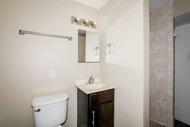 Building Photo - 1381 Alberta Ct
