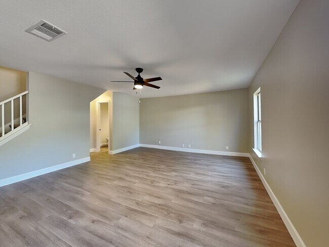 Building Photo - 8011 Manderly Pl