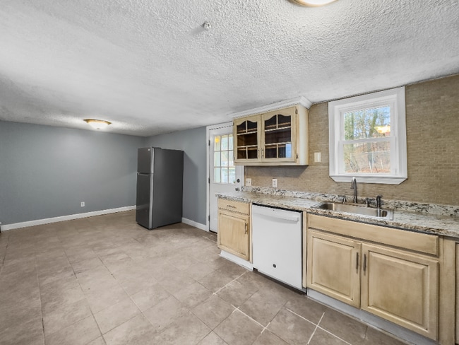 Photo - 159 N Main St Townhome