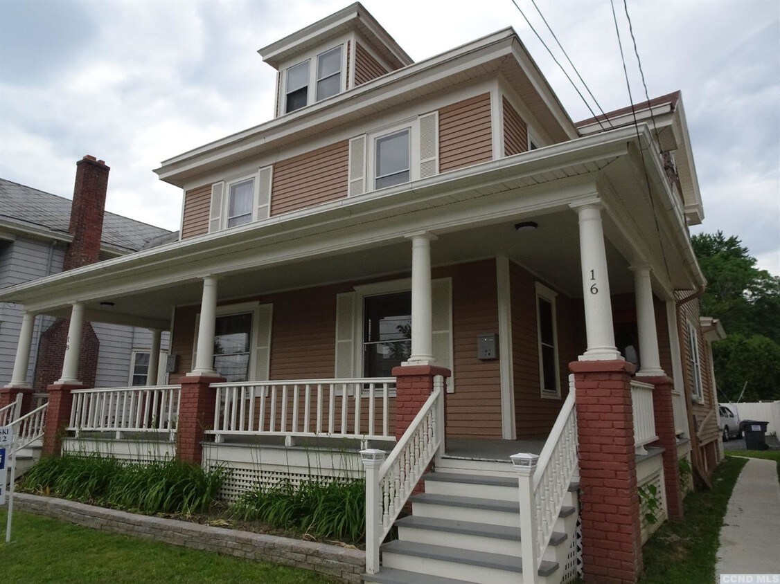 Primary Photo - 16 Fairview Ave