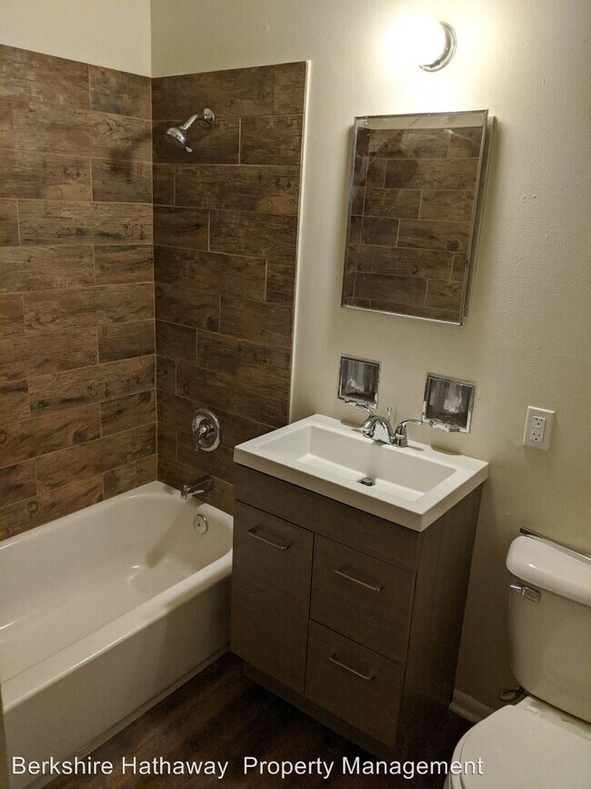 Foto del edificio - 5905 N 66th St