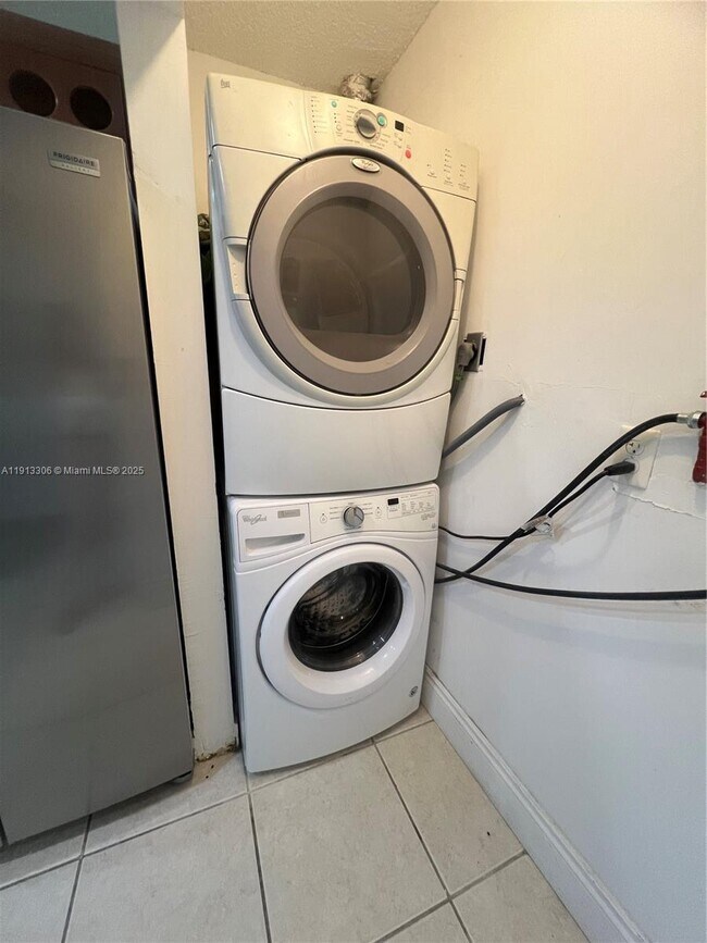 Foto del edificio - 6430 W 25th Ln