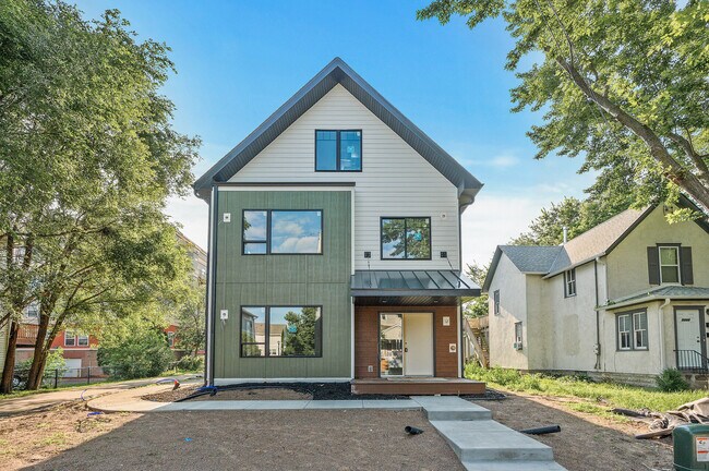 Building Photo - 1733 3rd St NE