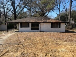 Building Photo - 2849 Engleside Dr