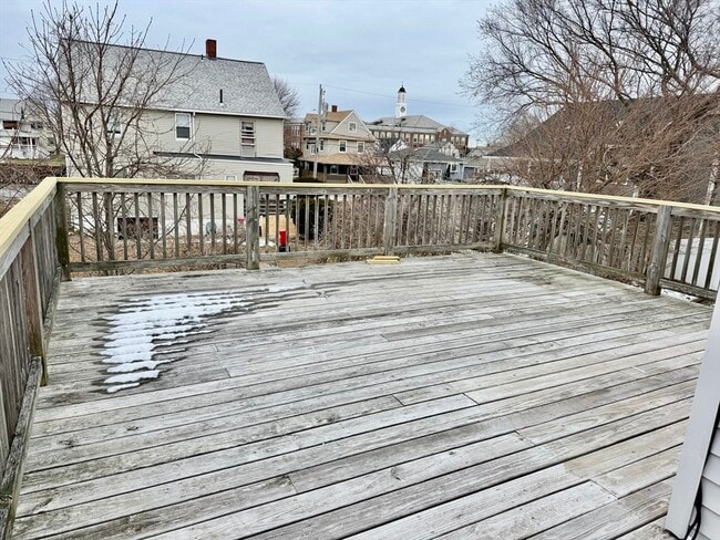 Building Photo - 7 J St