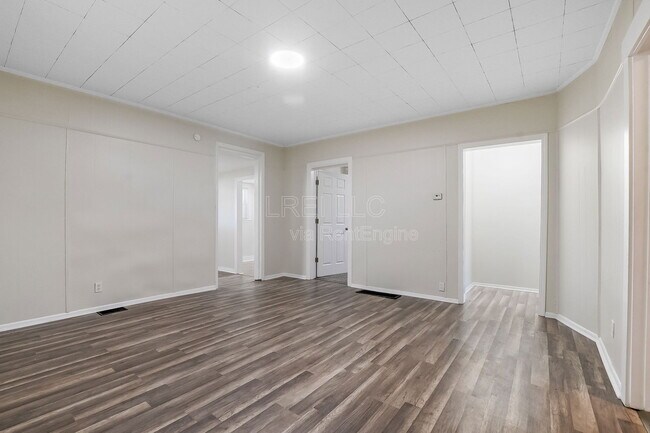 Foto del edificio - 2104 W Burnett Ave