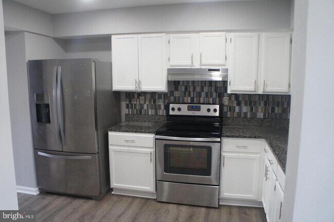 Building Photo - 5814 Holly Springs Dr N