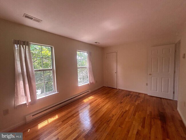 Building Photo - 222 Waterford Ln