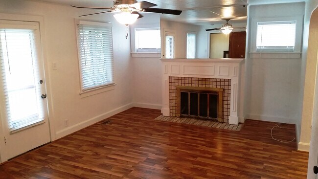 Foto del edificio - 547 Eastmoor Blvd