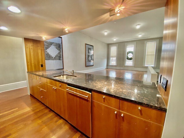 Foto del edificio - 520 1/2 E Grand Ave