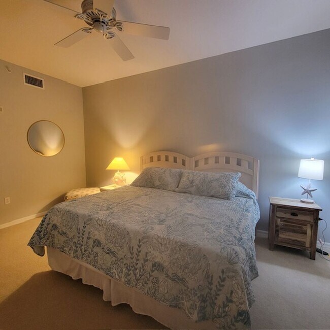 Foto del edificio - 2BR/2BA Lake View Condo in Heritage Oaks Golf & Country Club