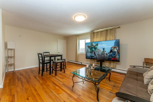 Sala de estar - 4304 Meadowview Ave