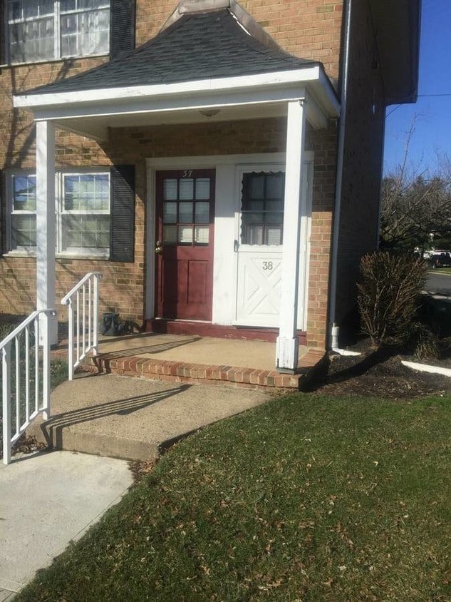 Primary Photo - 45 Old Millstone Dr
