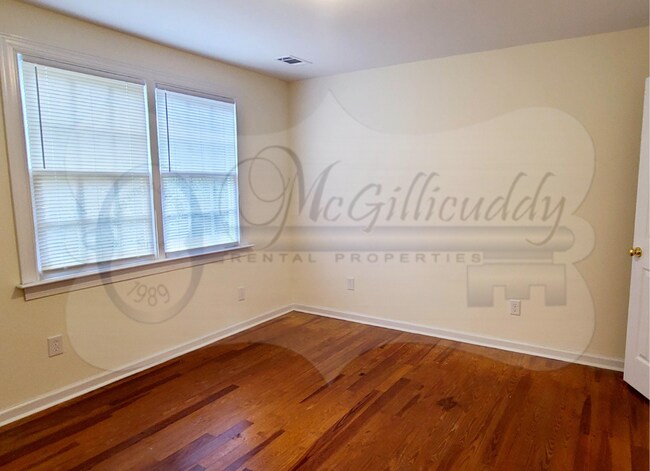 Building Photo - 1202 Holden Dr