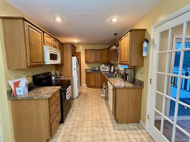 Foto del edificio - 230 Warn Ave